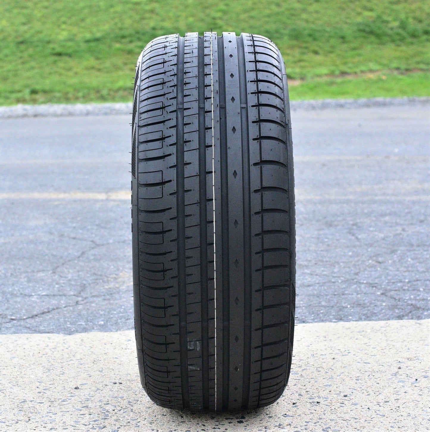 A set of 4 (four 225/40R20 101W XL AS A/S performance tires
